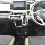 クロスビーの車内